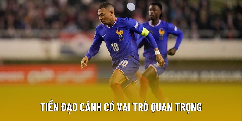 Tiền đạo cánh có vai trò quan trọng trong lối chơi